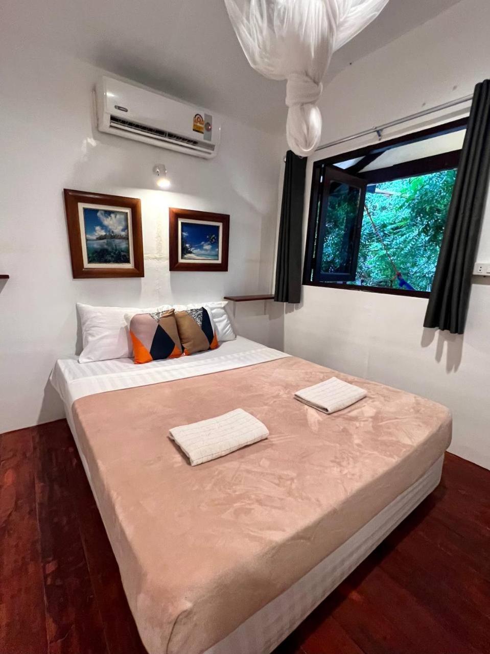 Secret Place Hotel And Restaurant Haad Yao Exterior photo